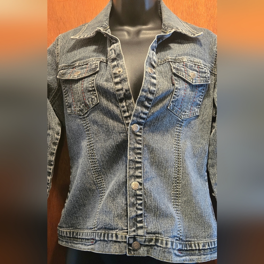 HOST PICK!🎉🎊Arrow Car stretchy Denim Jacket with snaps szL - Picture 3 of 8